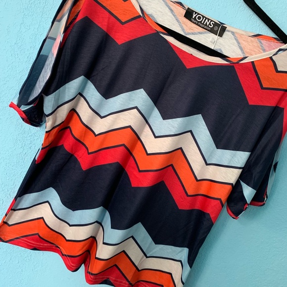 Yoins Chevron Cold Shoulder Top - Picture 2 of 7